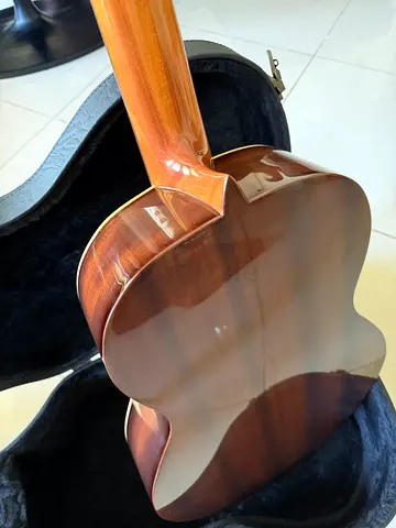Alhambra Guitar 1C. Urgent sale.