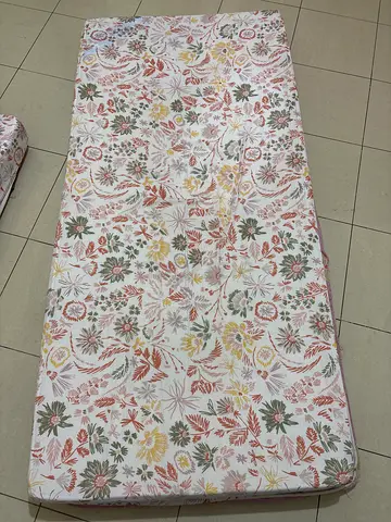 Single mattress with floral cover - good condition