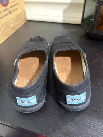 Black TOMS Classic Slip-On Shoes, used, size not listed