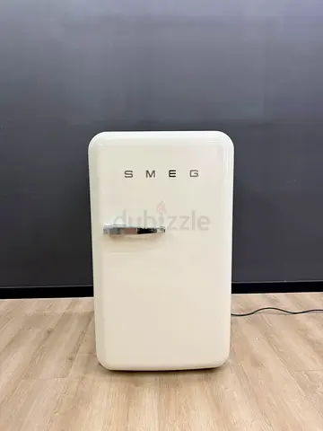 Smeg Freestanding 50s Retro Style Refrigerator, FAB10HRCR5 (135 L)