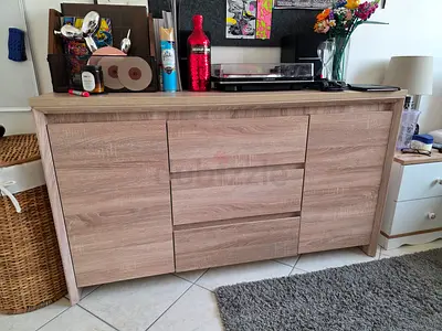 Oak-effect sideboard / buffet with 2 doors and 3 drawers — good condition