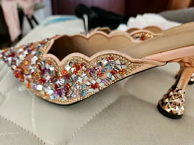 Embellished scalloped gorgeous pointed mule heels with jeweled details, brand new - size 41. Party.
