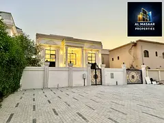 Luxury villa in a prime location; includes electricity, water, and air conditioning. Freehold owners