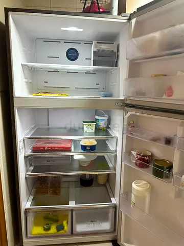 Large 585L refrigerator in a good condition