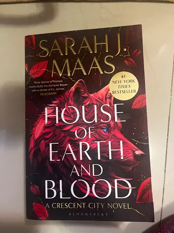 House of Earth and Blood by Sarah J. Maas - Paperback