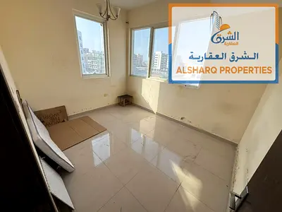 ✨ فرصة مميزة بالجرف 3! شقة غرفتين وصالة مضيئة بالكامل مع 2 حمام وتكييف مركزي وصيانة على المالك قرب مركز القبائل والسوق الصيني بـ 33 ألف على 4 دفعات ✨