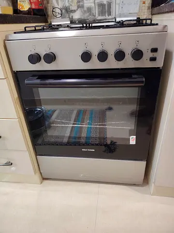 Used 2 time or 1 gas oven with 4-burner hob - excellent condition