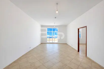 Spacious 1BR Apartment | Fox Hill 1 | Store