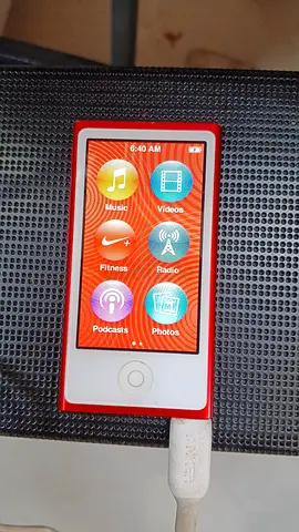 Apple ipod Nano 7th Generation 16GB ( Red ) MP3 Player