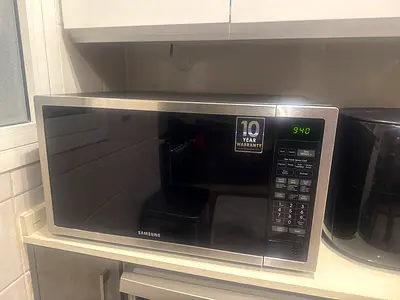 Samsung microwave oven - good working condition, large size