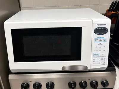 Used Panasonic Countertop Microwave Oven — White, 22L (Good Working Condition)