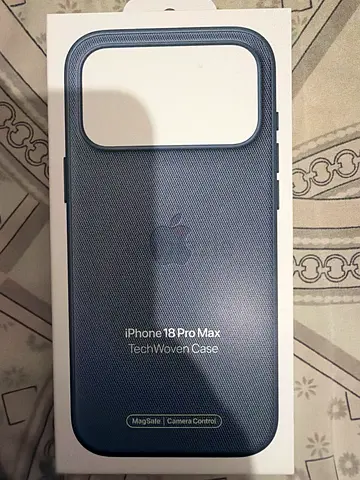 Brand new Apple iPhone 18 Pro Max Tech-Woven Case (Midnight Blue) - just opened and tried for 1 hour