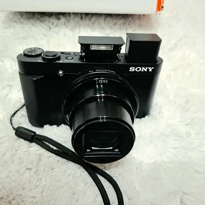 Sony Cyber-shot HSX90 compact digital camera with Zeiss lens - good condition