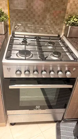 Stainless Steel 4-Burner Gas Cooker with Oven - Good Condition