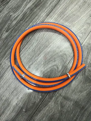 Flexible LPG gas hose with clamps - 1.8m (orange)