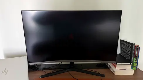 Samsung Essential S3 curved monitor 32-inch