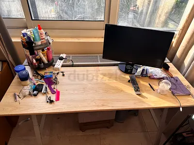 Light wood computer desk / work table in good condition