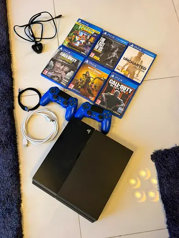 SONY PS4 with 7 games (2 controllers)