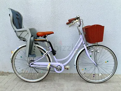 Beautiful High Quality Cruiser Bike with brand new Baby seat and Dynamo operated light Size 26 Perfe