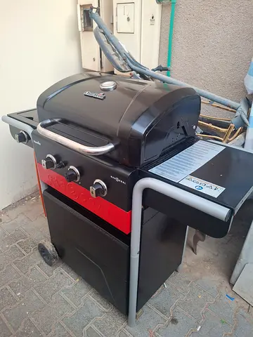 Used 3-Burner Gas BBQ Grill with Side Shelf and Wheels