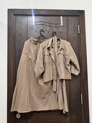 Beige two-piece women's skirt set (jacket and skirt) - M/L