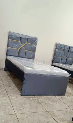 Single velvet bed frame with mattress 90x190 cm