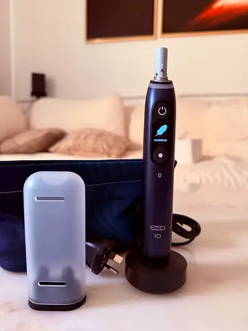 Oral B IO7 Electric Toothbrush