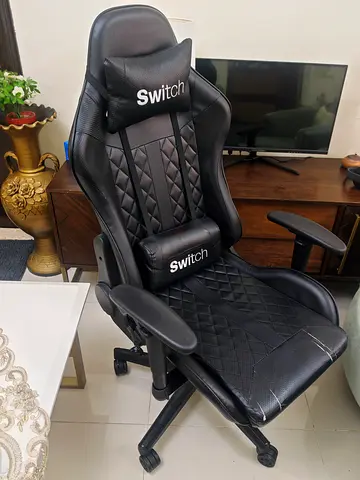 Black ergonomic gaming/office chair in good condition