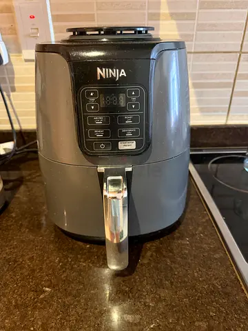 Ninja air fryer (used) - works fine, compact size