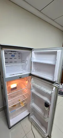 Top-Mount Hitachi Refrigerator - Good working condition