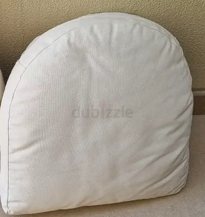 White seat cushion (used)