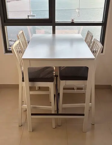 High table with 4 bar stools