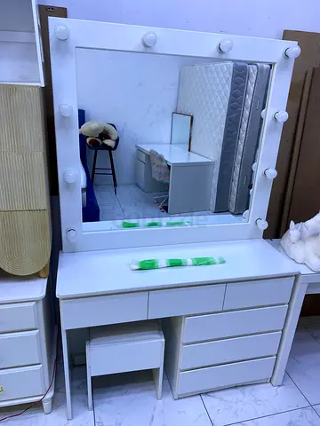Dressing Table LED Makeup Mirror Stool Set 12 Bulbs Vanity Desk White