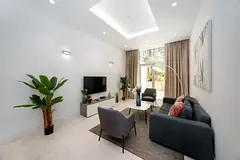 Chic Stay on the Palm with Private Beach Access