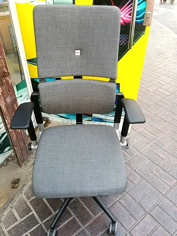 Steelcase please V2 chair for selling.