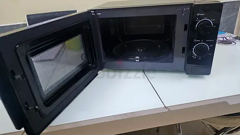 Compact countertop microwave oven - working condition