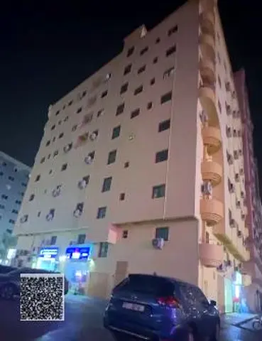 مبنى زاوية تجاري وسكني رئيسي G+8 | 103 وحدة بما فيها 9 محلات | دخل 11.1% | عمره 23 سنة