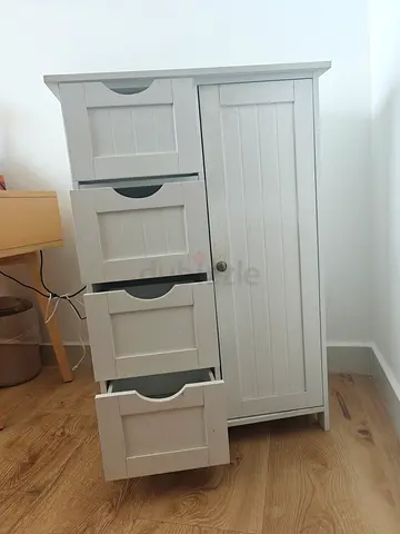 White Chest with 4 Drawers and Side Cabinet