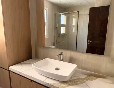 Modern bathroom vanity unit with sink, countertop and mirror