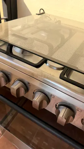 Stainless steel 4-burner gas stove with oven - good working condition