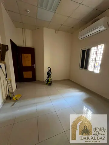 An excellent-sized studio with a separate kitchen—neat, distinctive, and conveniently located in th