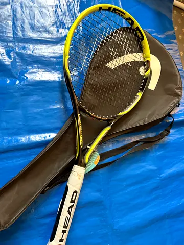 Head Extreme MP tennis racket for adult