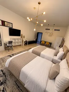 Huge Room for solo / couple / Dubai Marina