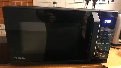 Toshiba Microwave Oven – Excellent Condition