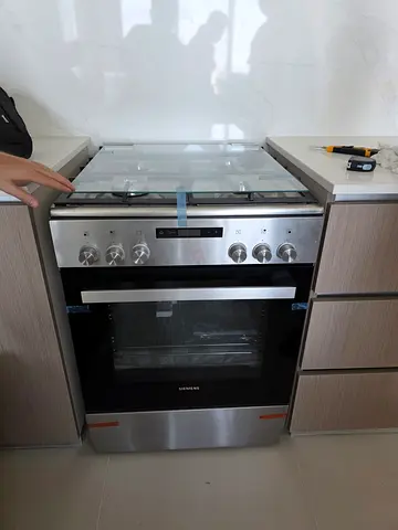 Brand new Siemens top gas oven electric 60x60cm