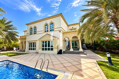 Entertainment Foyer | Corner Plot | Lake views