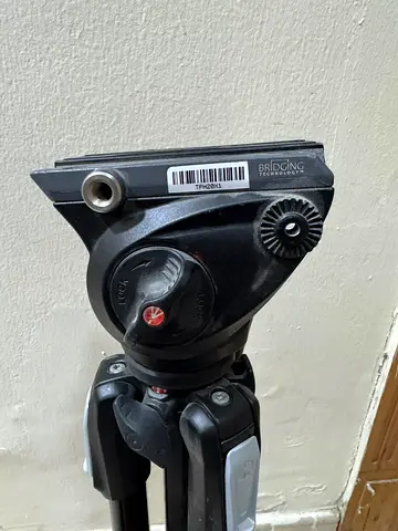 Manfrotto tripod for sale, urgent sale, minimum price