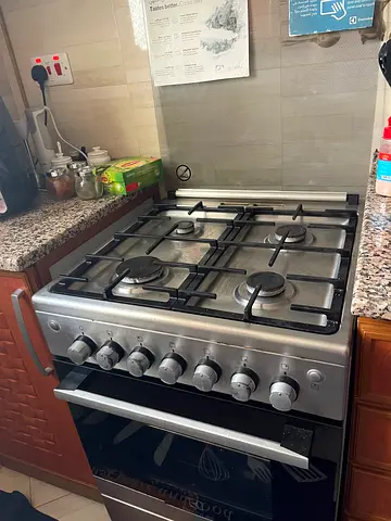 Electrolux Gas Cooking Range - 4 Burners with Oven (Used) غاز 4 عيون