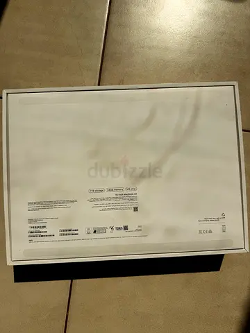 Macbook air m5 box