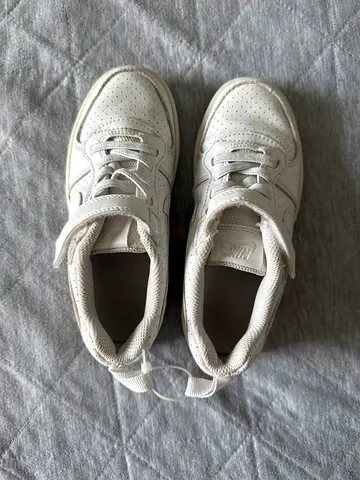White Nike kids sneakers, lightly used